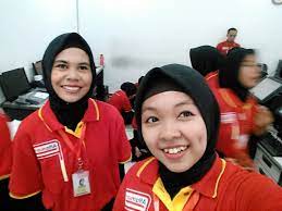 Dua minggu terasa cukup lama karena mungkin ini pengalamanku bekerja untuk pertama kalinya. Kebahagiaan Bersama Sahabat Pengalaman Awal Kerja Di Retail