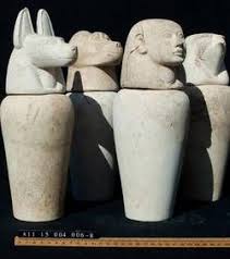 Des Tombes Decouvertes Sous Un Temple De Louxor En Egypte Ancient Tomb Canopic Jars Ancient Egyptian Cities