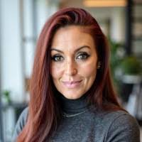 Laurie Sewell's Instagram, Twitter & Facebook