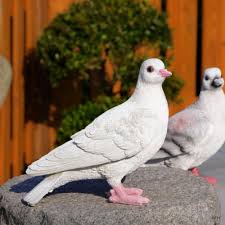 Tierfreunde stellen vogelhäuser für den winter und vogeltränken für den sommer auf, damit ihre gefiederten freunde bei allen witterungsbedingungen gut versorgt sind. 15 Papagei Eule Weitere Vogelfiguren Fur Haus Garten Ideen Papagei Figur Vogel