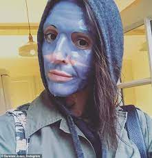 Suranne was born on august 27. Suranne Jones Kommt Mit Einer Blauen Gesichtsmaske Am Set Von Gentleman Jack An Aktuelle Boulevard Nachrichten Und Fotogalerien Zu Stars Sternchen
