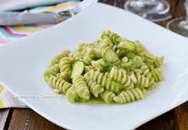 Pasta Integrale Con Crema Di Zucchine Ricetta Light Primo Piatto Gustoso Con Pochissime Calorie Ricetta Facil Ricette Pasta Integrale Ricette Light
