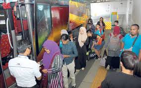 Perkara sebeginilah yang perlu dielakkan dalam usaha mengurangkan kadar kemalangan jalan raya. Ambil Berat Keselamatan Jalan Raya Elak Kemalangan Musim Perayaan Free Malaysia Today Fmt