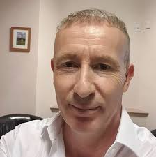 Can anyone rcomend a good handyman/carpenter who does smaller jobs? I need  a small bit of skirting board installed and some baseboards under the  kitchen units put in, TIA :)