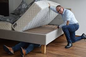 Der baldachin besteht in der regel aus textilem material, manchmal aber auch aus holz oder anderem material. Bettencheck Betten Peters Goch