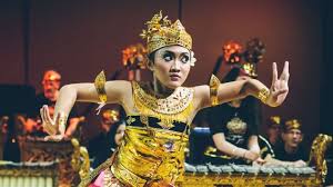 Tari pendet tari pendet pada awalnya merupakan tari pemujaan yang banyak diperagakan di pura, tempat ibadat umat hindu di bali, indonesia. Tarian Adat Bali Beserta Gambar Dan Penjelasannya