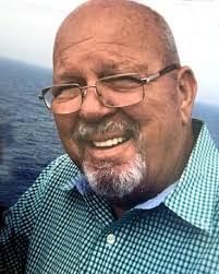 Robyn Barr's Instagram, Twitter & Facebook