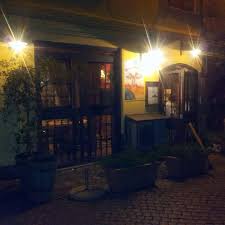 La coniglietta di casa un film di categoria commedia ideato in , la durata di questo film è. Film Center La Coniglietta Di Casa Facebook