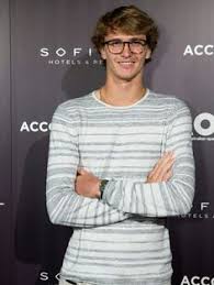 En 2018 logró el título más importante de su carrera al alzarse con el trofeo de los atp finals. 360 Alexander Zverev Ideas Alexander Zverev Alexander Tennis Players