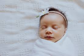 Meraiah Conde- Doula & Newborn Photographer