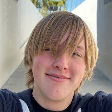 Shawn Hazel's Instagram, Twitter & Facebook