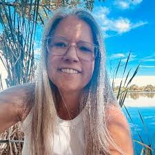 Tara Lloyd's Instagram, Twitter & Facebook