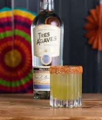 El Trago Jalisco Express Esta Inspirado En Un Tren Que Corre Entre Guadalajara Y La Region Tequilera Del Estado In 2020 Macallan Whiskey Bottle Tequila Whiskey Bottle