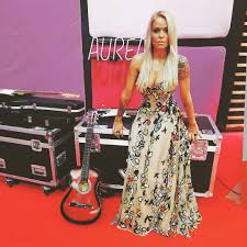Aurea e gabriel de rose perform clown in the final of the voice portugal 2019. Aurea 2a Gala The Voice Portugal Vestido Micaelaoliveiraoficial Styling Lafayette Maquilhagem Cristinagomes Makeup Cabelos Hugo 11 Marques Facebook