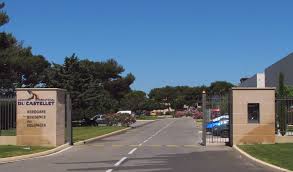 Die französische traditionsrennstrecke paul ricard sucht einen neuen besitzer. Datei Aeroport International Du Castellet Flughafen Castellet Bei Rennstrecke Cirquit Paul Ricard Foto Wolfgang Pehlemann Img 0073 Jpg Wikipedia