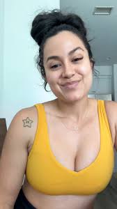 Did YOU 🫵🏻 know you can eat the core of an apple?!My client didn’t so I  decided to record and show her 😂