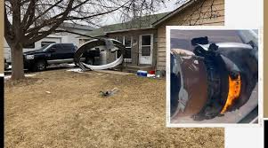 Flight headed toward honolulu returned to denver international airport after its right engine failed shortly after takeoff, the federal aviation administration said. Zzzy5aedmp2hsm