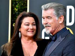 Maybe you would like to learn more about one of these? Pierce Keely Shaye Brosnan So Verliebt Am Strand Susse Erinnerung Zum 27 Liebes Jubilaum Bunte De