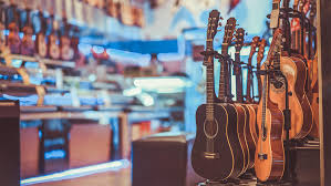 La voix ou les mains, même si elles ne sont pas des objets à proprement parler. Pick Boch Magasin De Musique A Lyon