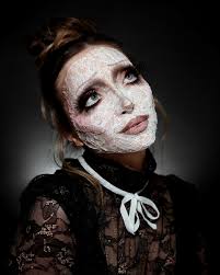 𝕷𝖆𝖈𝖊 𝖋𝖆𝖈𝖊 x 𝕿𝖎𝖒 𝕭𝖚𝖗𝖙𝖔𝖓 🤍🥀 ⠀⠀⠀⠀⠀⠀⠀⠀⠀ ⠀⠀⠀⠀⠀⠀⠀⠀⠀ Ib:  @charlotteroberts ⠀⠀⠀⠀⠀⠀⠀⠀⠀ Makeup: @blackmooncosmetics Orb of Light full  moon palette @makeupforever endless cacao artists pencil  @blendbunnycosmetics ...