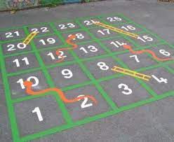 Puede que cambie el nombre del juego según la parte del. 40 Nuevos Y Divertidos Juegos Tradicionales Para El Patio Del Cole Pinta Tu Patio Para Jugar Juegos Para Pintar Juegos Tradicionales Serpientes Y Escaleras