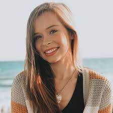 Abbie Garrett's Instagram, Twitter & Facebook