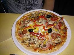 Șuncă, ciuperci, sos de roșii, mozzarella, costiță. Pizzeria Celentano Timisoara Fotos Numero De Telefono Y Restaurante Opiniones Tripadvisor