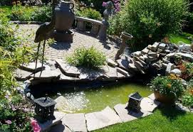Tables et chaises de jardin. Bache Table De Jardin In 2020 Small Backyard Landscaping Backyard Landscaping Designs Easy Landscaping