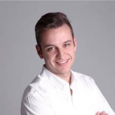 Ich habe einen neuen Job und arbeite jetzt als Fuhrparkkoordinator bei…