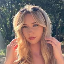 Kara Cardwell || UGC Creator