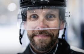 Dömd till ett liv i hockeyns tjänst sportbladet hängde på marcus linde in i  hans 15:e säsong som shl-domare: ”jag tror att den dagen då pirret inte  finns där längre så är