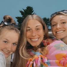 Carley Davis (@CarleyRaeDavis)