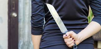 Bayeux Ivre Une Femme Assene Des Coups De Couteau A Son Invitee