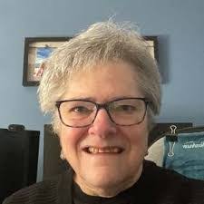 Louise Estes's Instagram, Twitter & Facebook