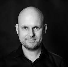 05 Vorwort des Intendanten 07 Grußwort an unsere Partner*innen 10 Premieren  14 Repertoire 18 Digitales & Projekte 20 T