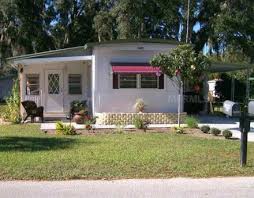 Vintage Mobile Home In Florida Mobile Home Roof Remodeling Mobile Homes Mobile Home
