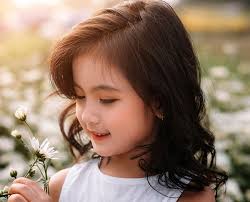 Hai thiên thần nhí soán ngôi "công chúa mùa cúc họa mi" năm nay vì quá dễ  thương