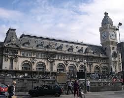 Paris Gare De Lyon Est L Une Des Sept Gares Terminus Du Reseau De La Sncf A Paris Elle Est Situee Dans Le 12e Paris Paris France Ferry Building San Francisco