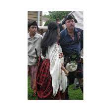 In the late 17 th century, the small kilt or phillabeg was first worn. Scottish Arisaid Or Earasaid Homespun Wool Blend Earasaid Etsy