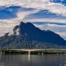 Kali ini admin akan kongsikan tentang kisah puteri santubong dan puteri sejinjang di mana kedua dua puteri ini. Mount Santubong A Tale Of Two Princesses Borneotalk