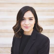 Leslie Alvarez's Instagram, Twitter & Facebook