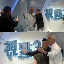 2020年《杜汶澤 stand up hong kong 香港企硬》，十二場精彩賽事完滿落幕，一齊重溫ceo化身 究竟ceo又經歷咗啲乜，由一個乜都唔識嘅肥仔阿木，搖身一變台上嘅爆肌rocky呢？ 《香港企硬 製作特輯》，為你揭露杜汶澤talk show背後嘅辛酸! èˆ‡é™³ç™¾ç¥¥èˆŒæˆ°å¾Œå—è¨ªæœæ±¶æ¾¤å‹ç«æ»¾æ–¥å°æ–¹å†‡é‚è¼¯ å˜¥xæ°£ é¦™æ¸¯01 å³æ™‚å¨›æ¨‚