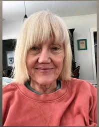 Which hairstyle looks better blunt or layered?