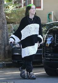 Billie Eilish 17 Films Carpool Karaoke With James Corden Billie Eilish Billie Outfits