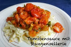 Leichte Tomatensauce Mit Stangensellerie Tomaten Sauce Lebensmittel Essen Rezept Stangensellerie