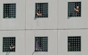 È necessario installare telecamere sempre attive in questi luoghi. Rissa Al Carcere Di Santa Maria Feriti Due Agenti Di Polizia Penitenziaria Il Mattino It
