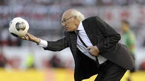 Carlos bianchi, exdt de boca juniors, considera que barcelona perdió su esencia y que en la vuelta de champions ante psg le podrían meter cinco o. Boca Y La Conmebol Homenajearon A Carlos Bianchi En El Dia De Su Cumpleanos Telam Agencia Nacional De Noticias