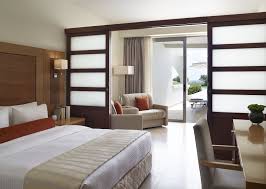 Artisanal mediterranean furnishings, light décor, louvered shutters, uncluttered living area combine to create a feeling of airy. Junior Suite Mit Privatpool Und Meeresblick Apollo Blue Hotel