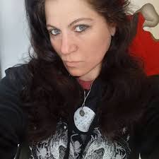 Sudadera con capucha y estampado de pantalla punk en negro de Storm Omens y  Crow Moon