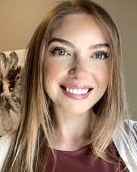 Danielle Broyles's Instagram, Twitter & Facebook